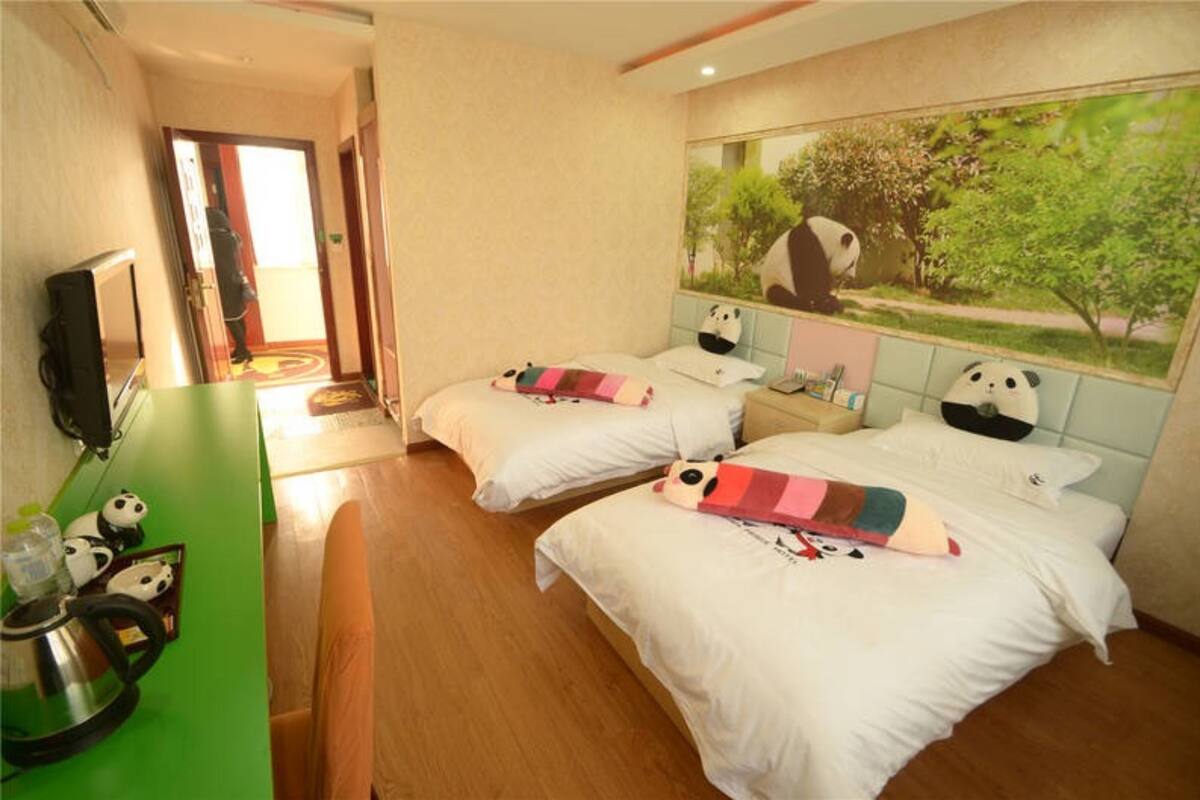 Standard Twin Room | Desk, blackout drapes, free WiFi