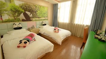 Escritorio, cortinas blackout y wifi gratis