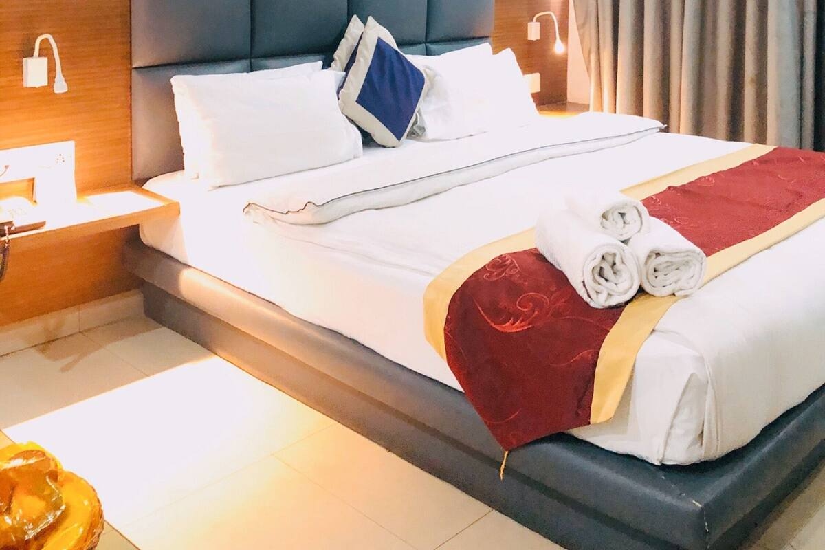 Premium bedding, minibar, WiFi (free)
