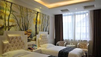 Blackout drapes, free WiFi