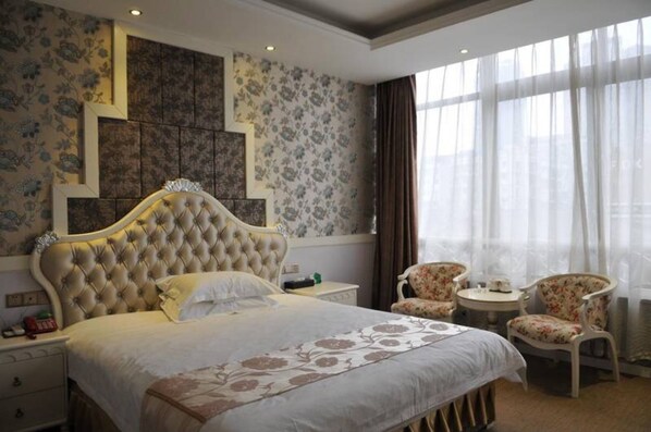 Blackout curtains, free WiFi