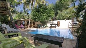 Outdoor pool, open 8 AM to 8 PM, pool umbrellas, pool loungers - Hotel Coco Island (Saint-Paul)