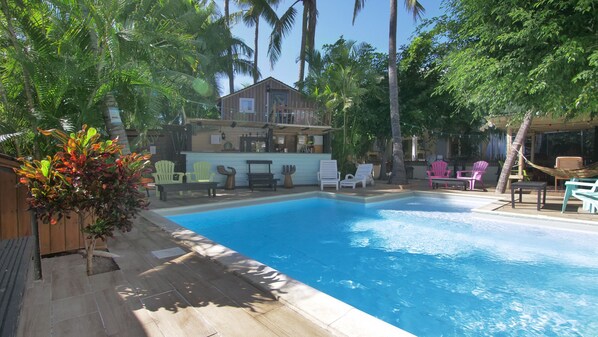 Outdoor pool, open 8 AM to 8 PM, pool umbrellas, sun loungers - Hotel Coco Island (Saint-Paul)