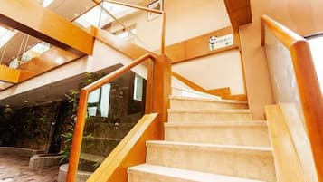 Bàn, màn/rèm cản sáng, truy cập Internet không dây miễn phí