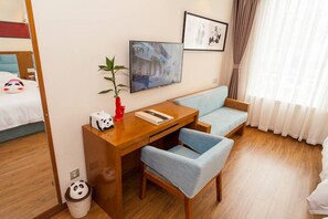 Desk, blackout drapes, free WiFi - Panda Prince Hotel Chunxi Road Branch (Chengdu)