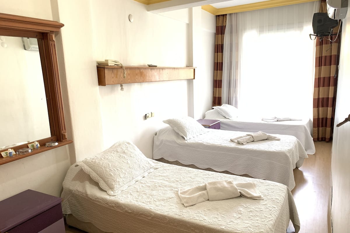 Standard Triple Room | WiFi (free), bed sheets