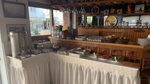 Breakfast buffet - Yuksel Hotel (Kusadasi)