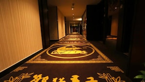 A hallway with a carpet featuring a panda and the text "Panda Prince." - Panda Prince Hotel Hongpailou Branch (Chengdu)