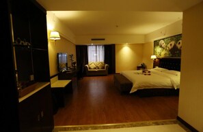 Desk, blackout drapes, free WiFi - Panda Prince Hotel Hongpailou Branch (Chengdu)