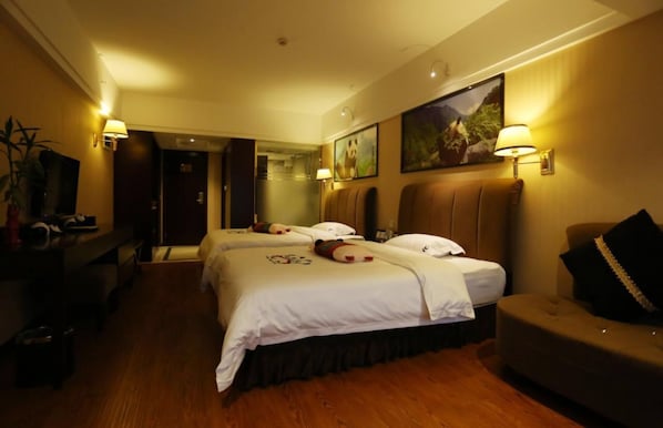 Desk, blackout drapes, free WiFi - Panda Prince Hotel Hongpailou Branch (Chengdu)