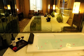 Shower, free toiletries - Panda Prince Hotel South Railway Station Branch (Chengdu)