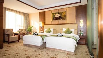 Escritorio, cortinas blackout y wifi gratis