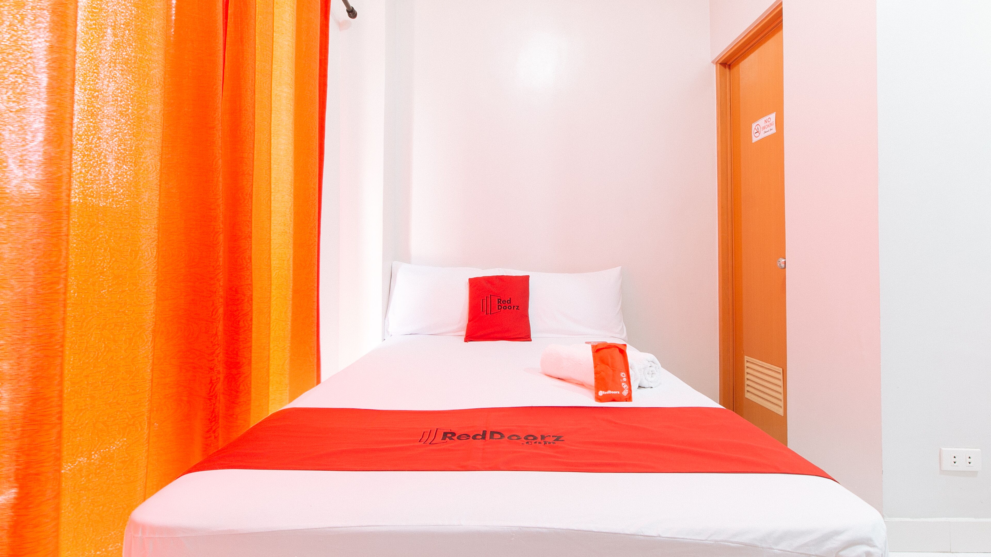 double room | desk, soundproofing, free wifi, bed sheets