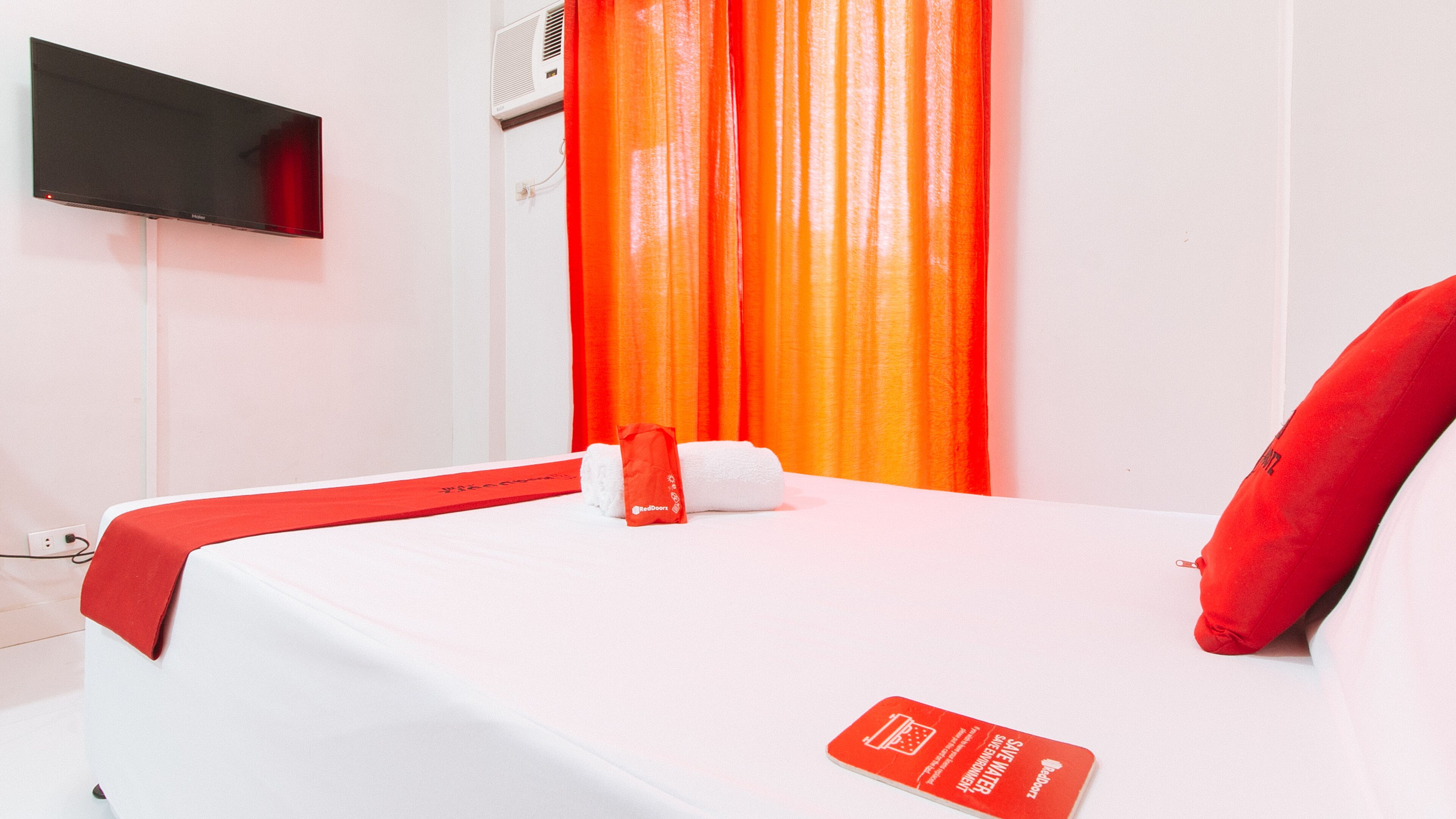 double room | desk, soundproofing, free wifi, bed sheets