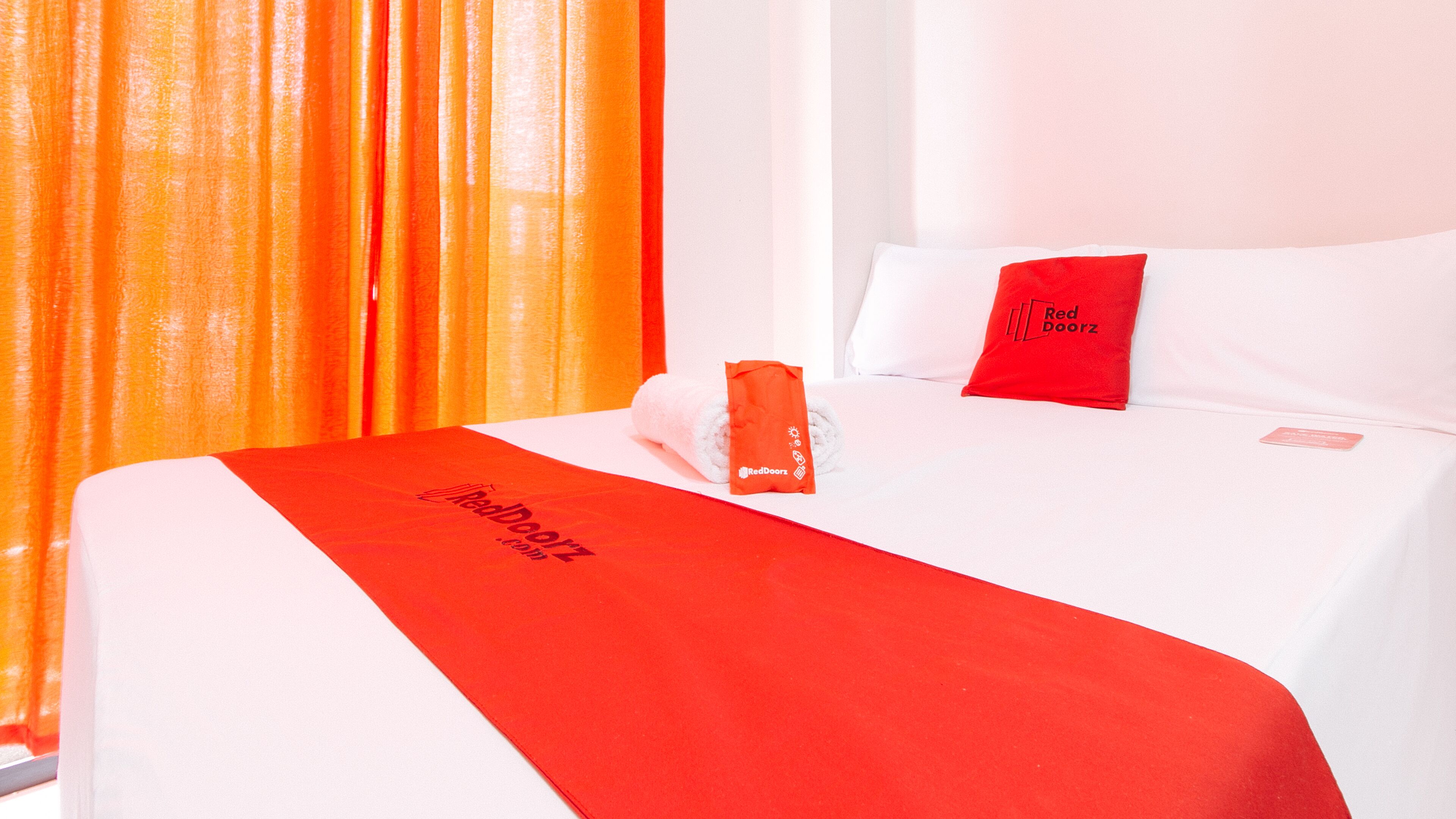 double room | desk, soundproofing, free wifi, bed sheets