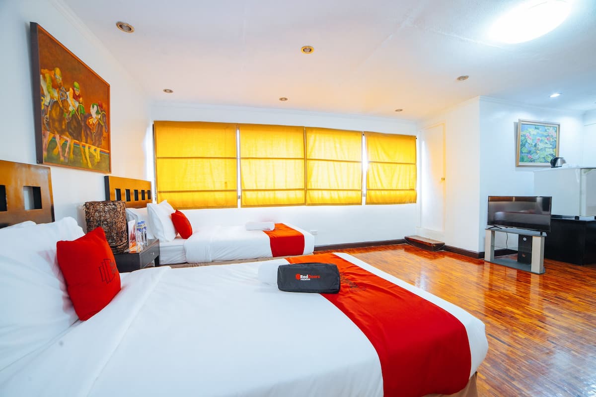 Habitación con 2 camas individuales | Escritorio, wifi gratis y ropa de cama