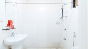 シャワー、バスアメニティ (無料)、タオル