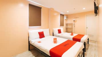 Family Room | Desk, free WiFi