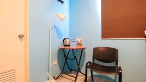 Desk, free WiFi - RedDoorz @ Hotel Rosemarie (Pasay)