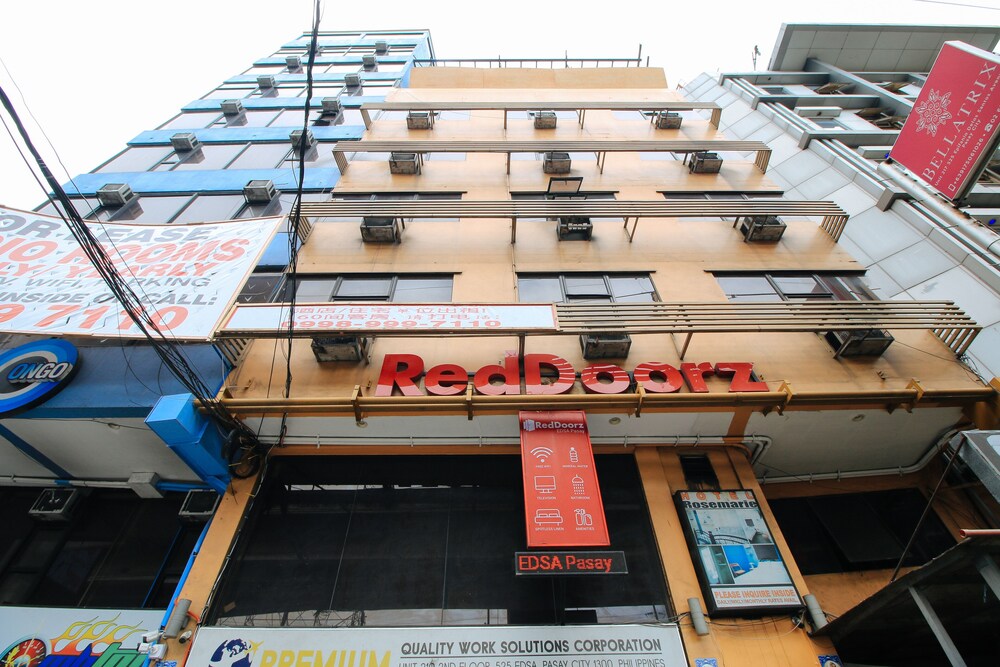 RedDoorz @ EDSA Pasay image