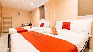 Family Room | Desk, free WiFi - RedDoorz @ Hotel Rosemarie (Pasay)