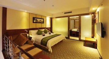 Blackout drapes, free WiFi