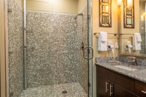 Combined shower/tub, hair dryer, towels - Ski Townhome on Golf Course with Shuttle and Hot Tub Access! (Mammoth Lakes)