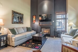Televisión, chimenea