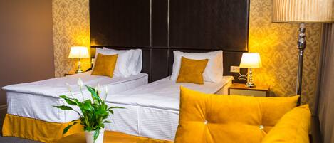 Standard Double or Twin Room | 1 bedroom, in-room safe, desk, blackout drapes