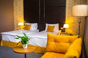 Standard Double or Twin Room | 1 bedroom, in-room safe, desk, blackout drapes - Square Inn (Baku)