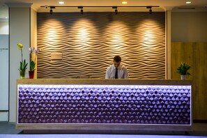 Reception - Square Inn (Baku)