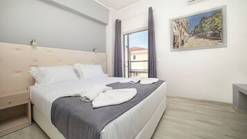 1 makuuhuone, tallelokero huoneessa, työpöytä, äänieristys