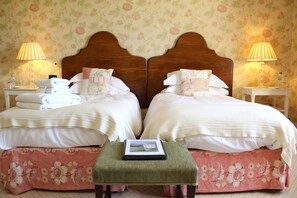 1 bedroom, premium bedding, free WiFi, bed sheets - Aylworth Manor (Cheltenham)