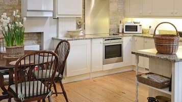 Cottage Superior, 2 kamar tidur (The Granary Self-Catering) | Area keluarga | TV layar datar
