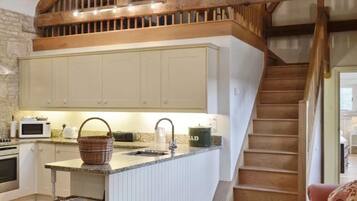 Cottage Superior, 2 kamar tidur (The Granary Self-Catering) | Area keluarga | TV layar datar