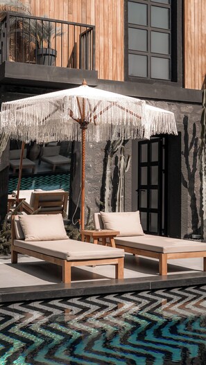 Seasonal outdoor pool, free cabanas, pool umbrellas - The Local House Alaçatı (Cesme)