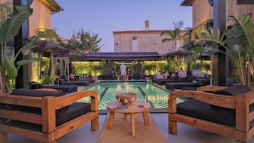 Sesongbasert utendørsbasseng og bassengtelt (inkludert)