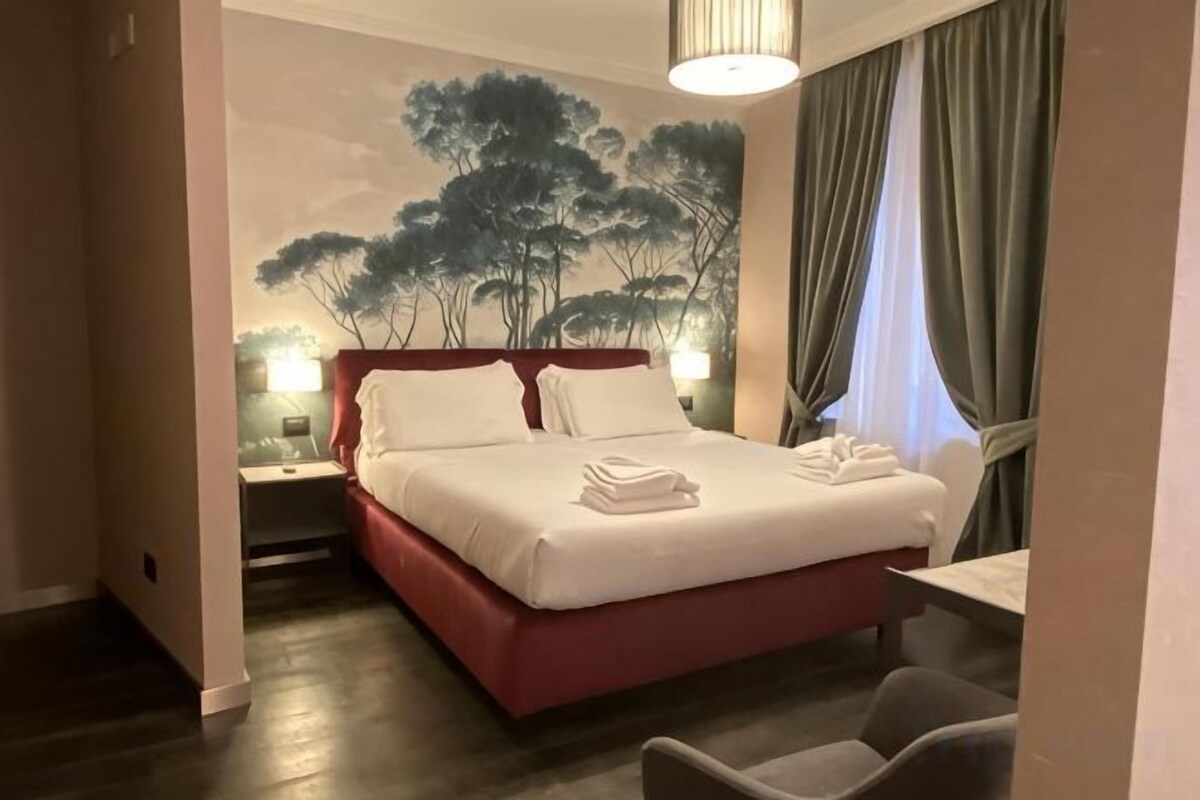 Premium bedding, in-room safe, desk, laptop workspace