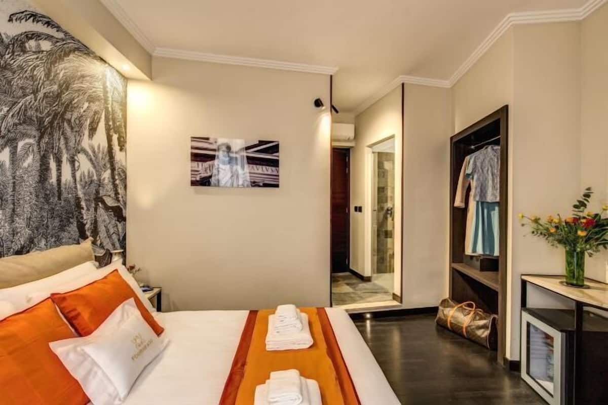 Premium bedding, in-room safe, desk, laptop workspace