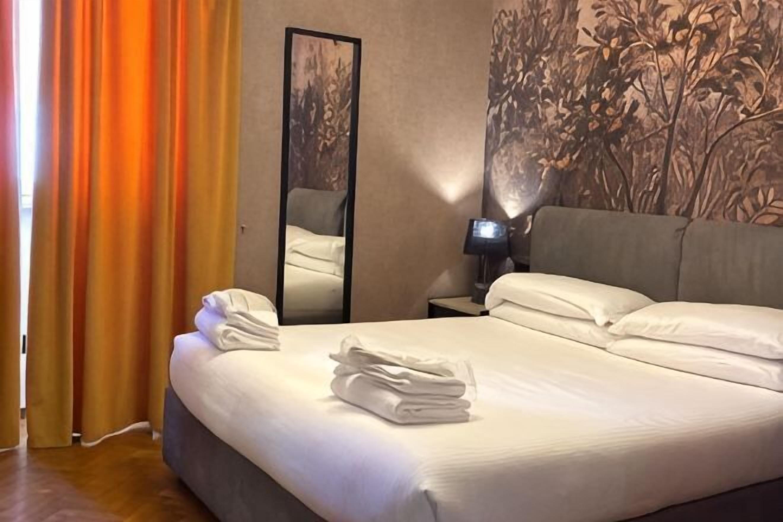 Premium bedding, in-room safe, desk, laptop workspace