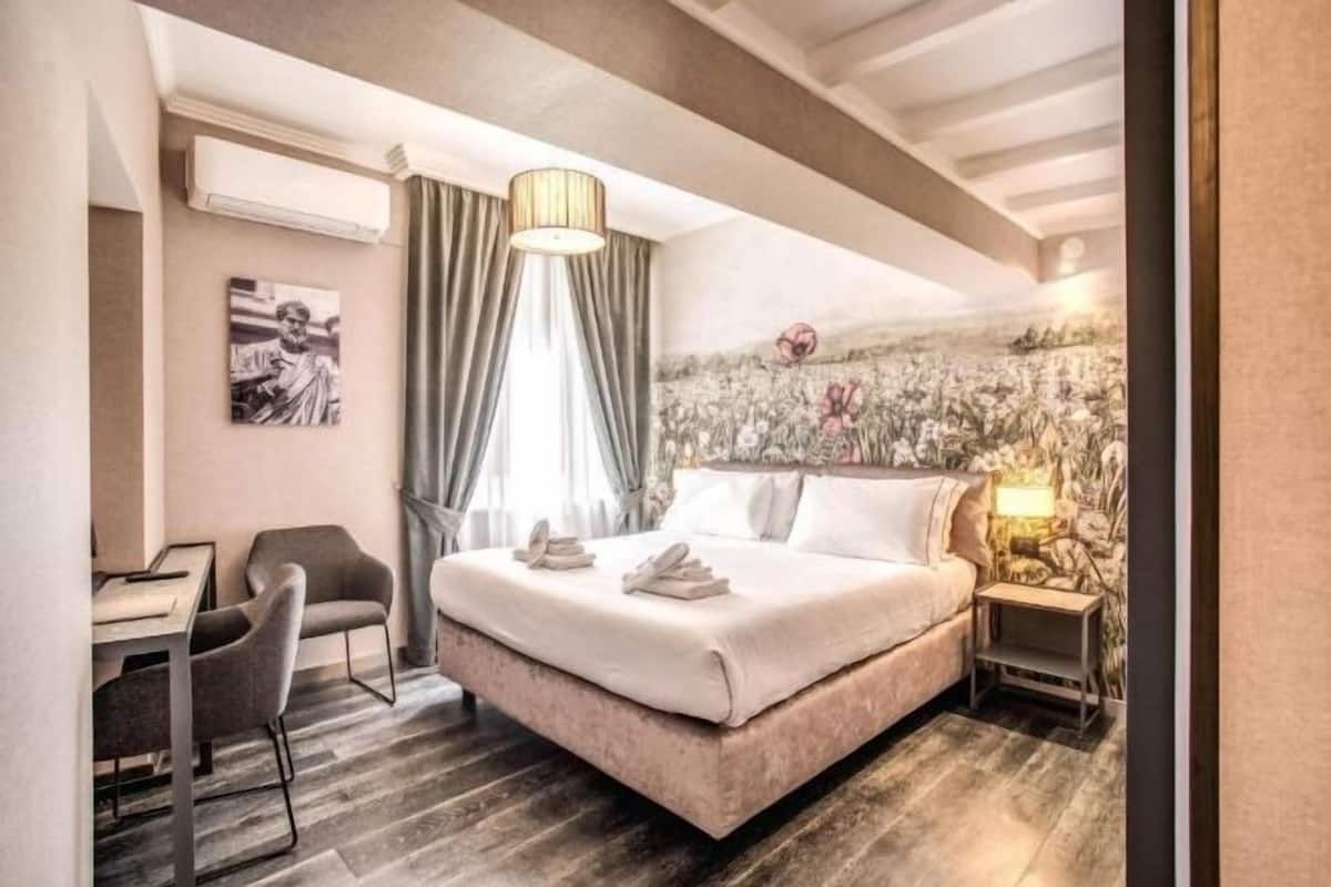 Premium bedding, in-room safe, desk, laptop workspace