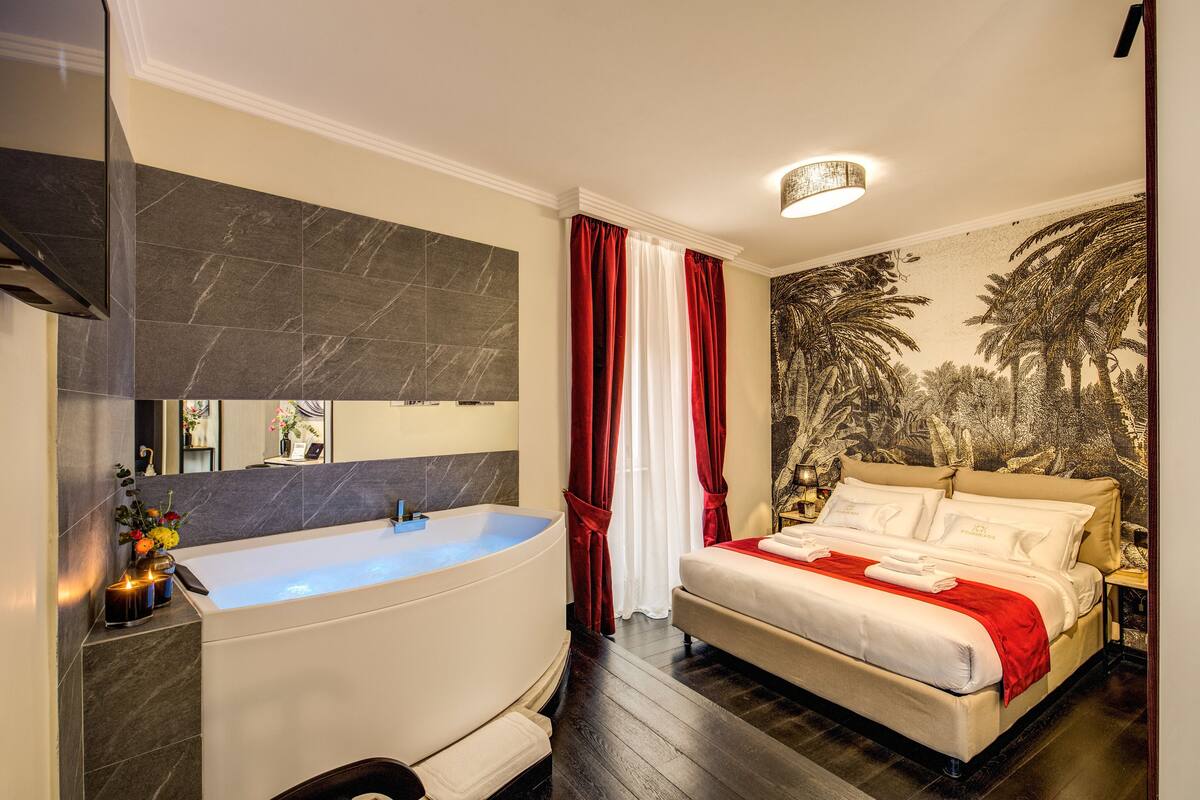 Room, Jetted Tub | Premium bedding, in-room safe, desk, laptop workspace