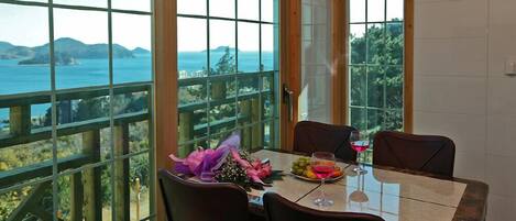 Angel | In-room dining