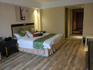 Blackout drapes, free WiFi