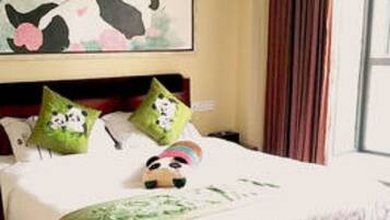 Blackout curtains, free WiFi