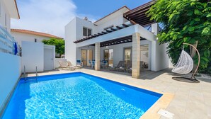 Pool - Villa Konnos Breeze (Paralimni)