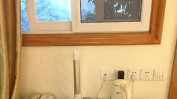 Standard Twin Room | Desk, blackout drapes, free WiFi