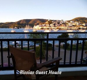 Property grounds - Bissias Guest House (Troizinia)