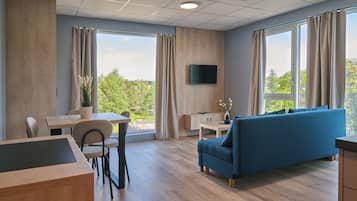 Deluxe Studio Suite | Private kitchen | Fridge, microwave, stovetop, coffee/tea maker