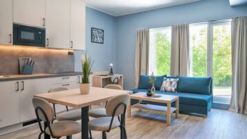 Lägenhet Deluxe | 1 sovrum, skrivbord, arbetsyta för laptop och ljudisolering